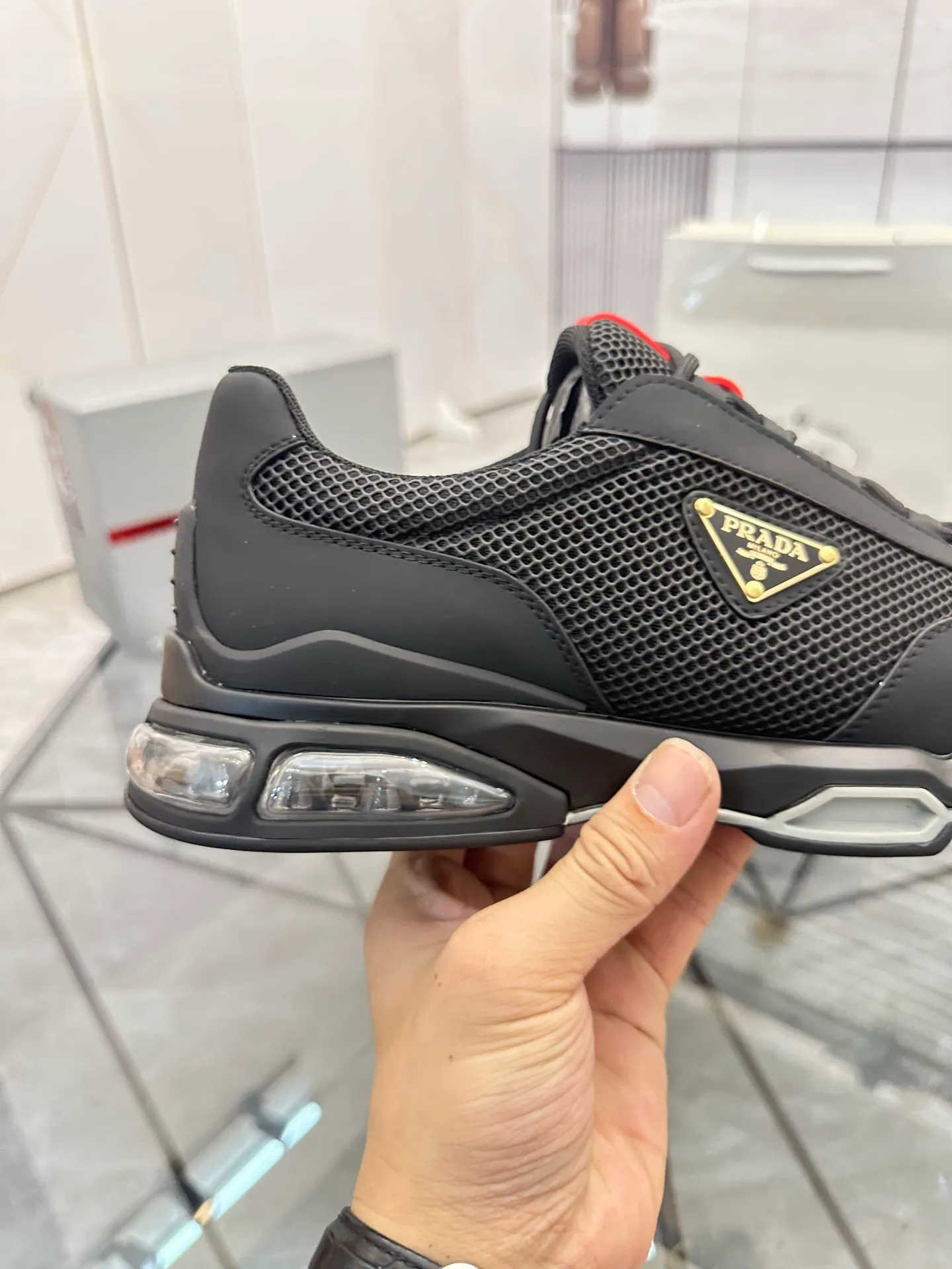 Men's shoes for sale 💰: 💰P660¥ High-end top quality Product trademark: Prada *"Prada*" low-top casual shoes Regular size: 38-45 (can be customized to 46) Product materials: Upper imported first-layer cowhide spliced ​​with original fabric, breathable lining, cowhide foot pads, original air cushion outsole. No.: 001